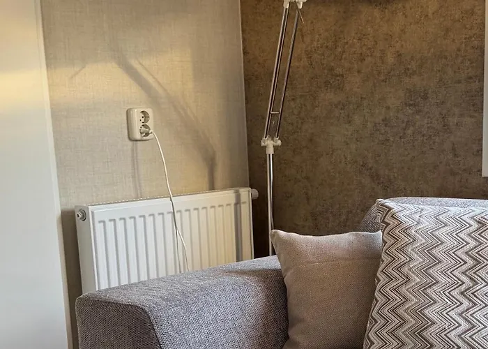 キャンプ場 Chalet Boerennest Bij Strand En Duinen - Midicamping Van Der Burgh - Rockanje *